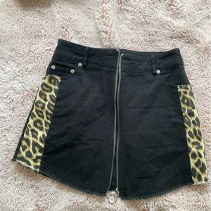 Cheetah black skirt zip in front